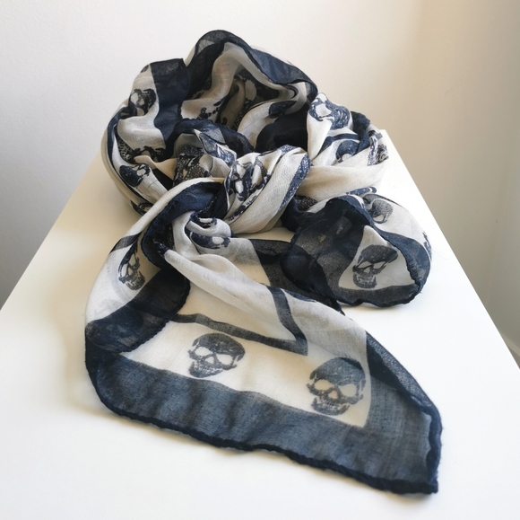 Accessories - Skull scarf
